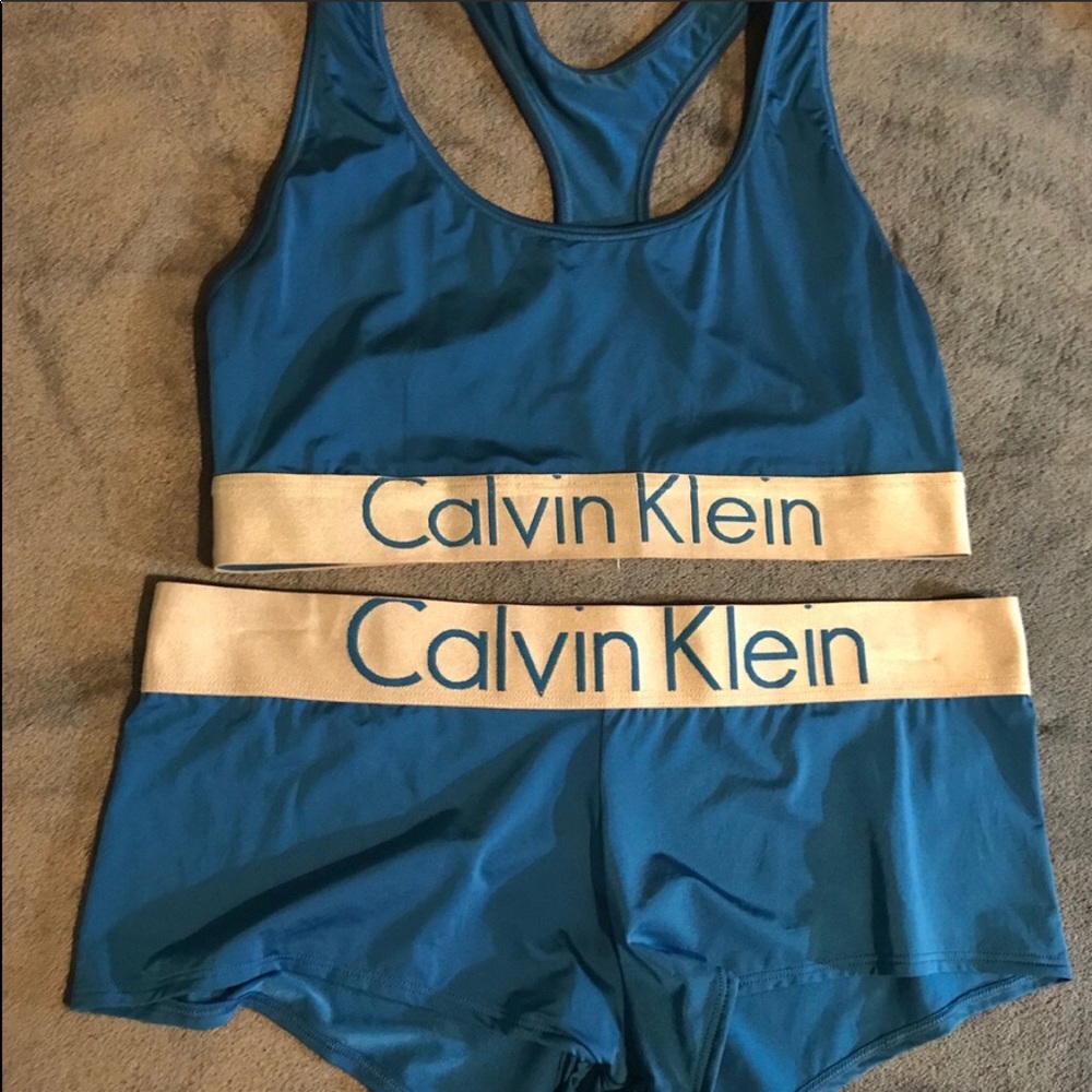 Calvin Klein set. Royal blue and gray band.